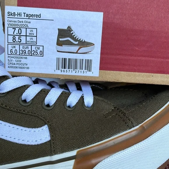 Vans WMNS Sk8-Hi Tapered
Canvas Dark Olive
VN0005U2D0L
Platforms Sneakers - Picture 16 of 16